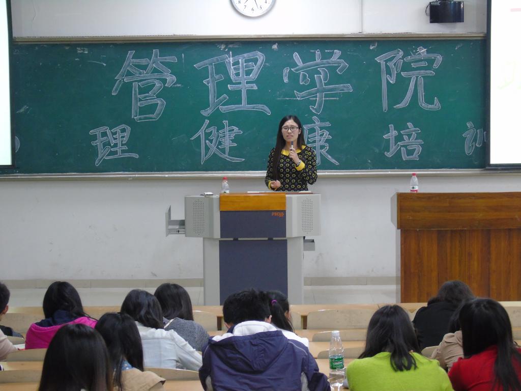 王老师为在座同学细心讲解